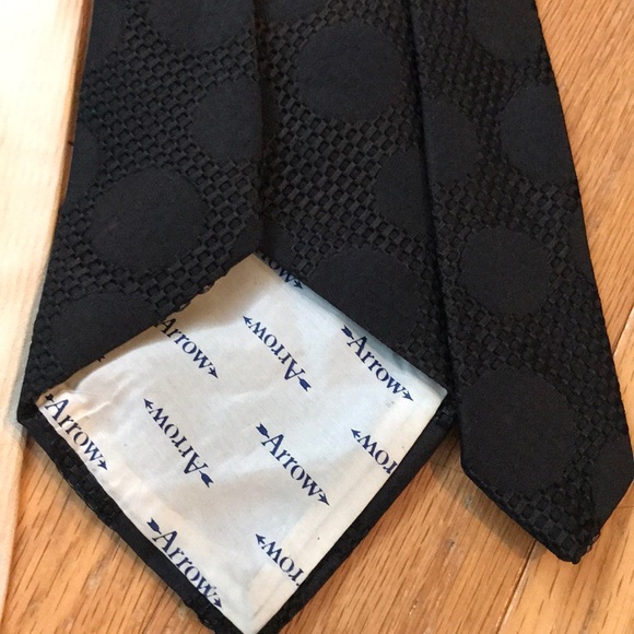 Calvin Klein Gold / Yellow Tie AND Black Arrow Modern Classic Ties - Set of 2 - Picture 8 of 10